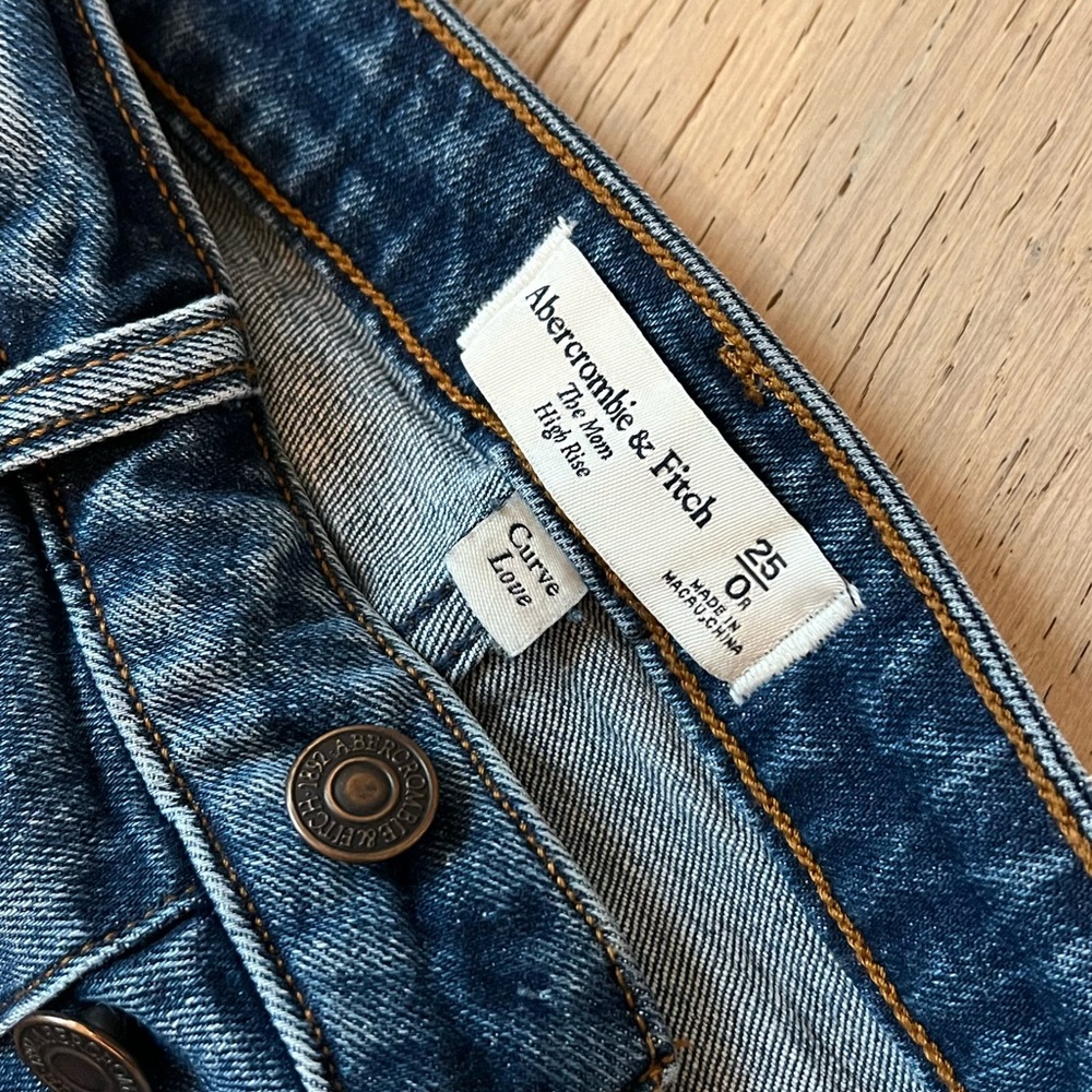 Abercrombie & Fitch “The Mom” High Rise Straight Leg Jean Curve Love Size 25 - Picture 3 of 7